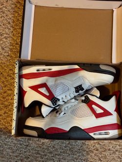 Size 10 Jordan 4s 90$