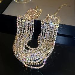 Brand New Glamorous 14K Gold Plated Full Rhinestone Chain Necklace.