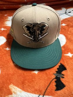 Brand new hats, the more you buy the better deal you will get all brand new all size 7 1/2. Brand New Hat (New Era Exclusive) 