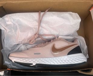 Nike Revolution 5 Barely Rose Metallic Red Bronze BQ3207-600 Women's Size 6