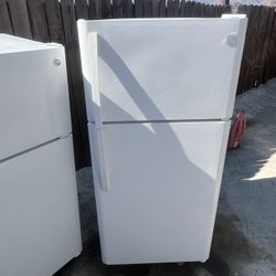 White Kenmore Apt Size Fridge We Deliver And Install👨🏻‍🔧🚚