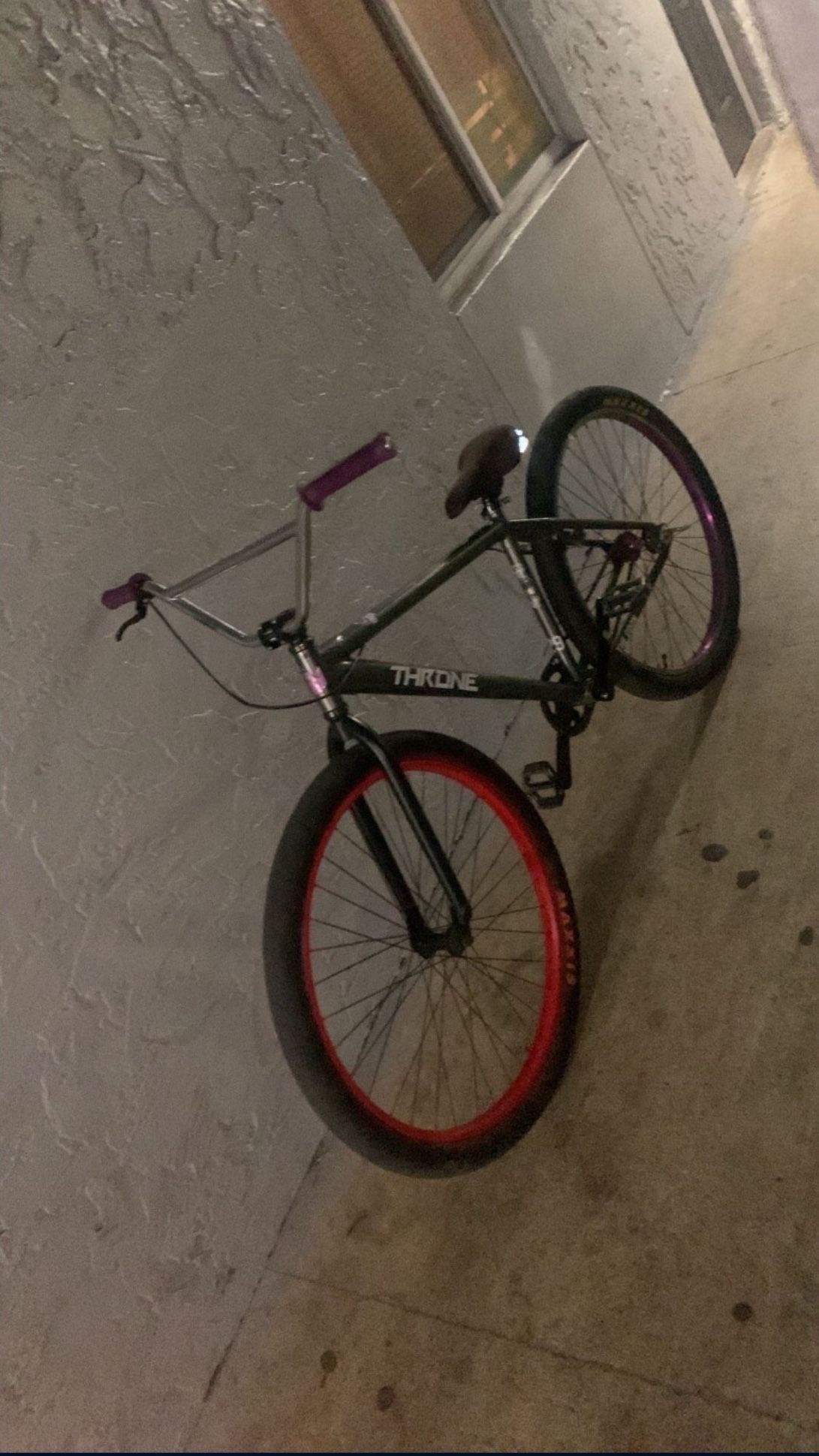 Throne 29 Inch The Goon