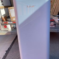 iio 10 cu. ft. Retro Single Door Top Freezer Refrigerator in Sky Blue (retail $1600)