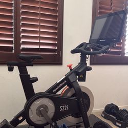 NordicTrack S22i Studio Bike – Excellent Condition – Incline/Decline + iFit