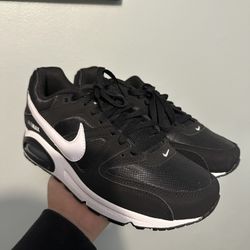 Nike Women’s Air max Command 