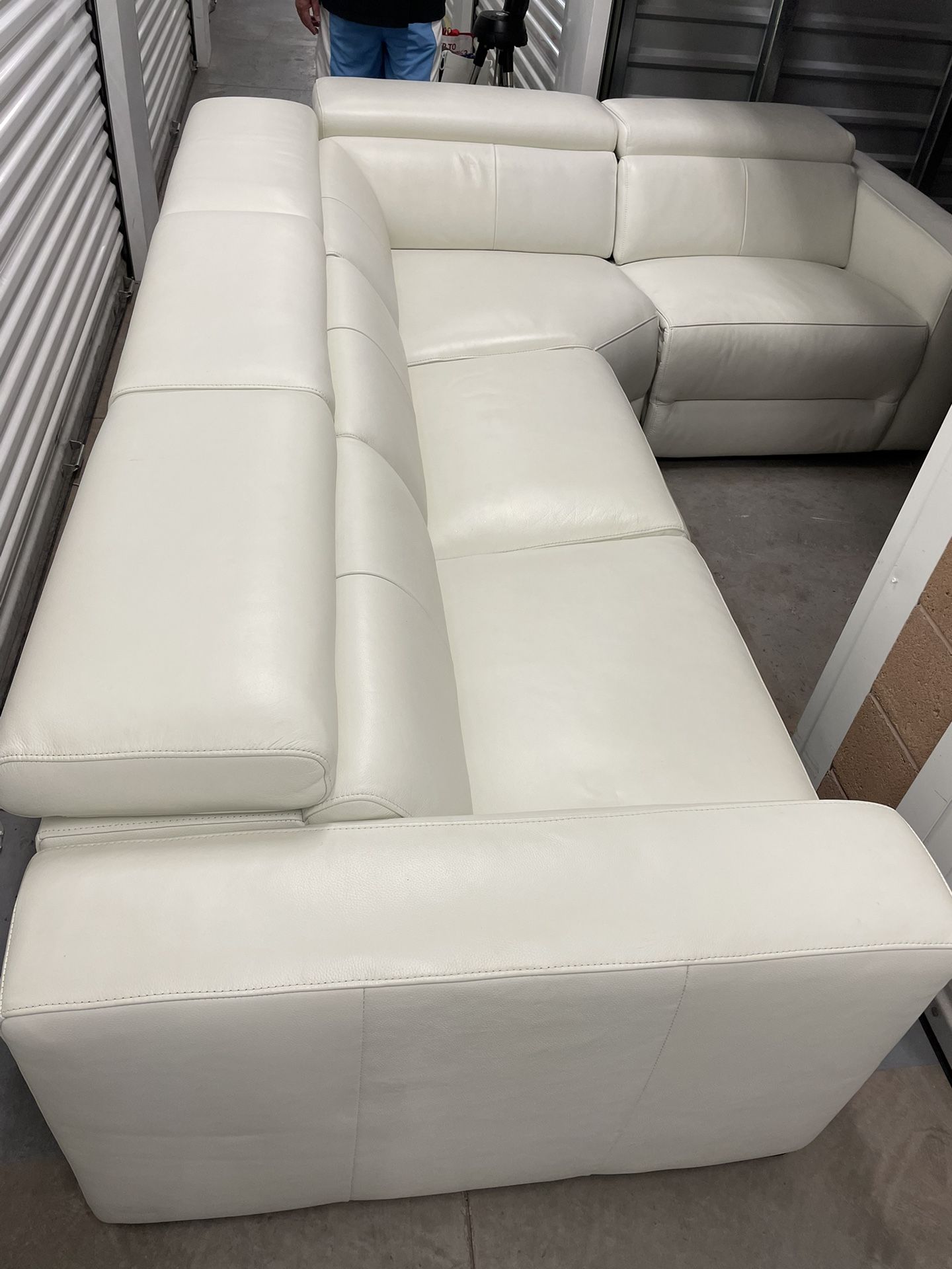 Beautiful White Leather Couch for Sale in Las Vegas, NV OfferUp