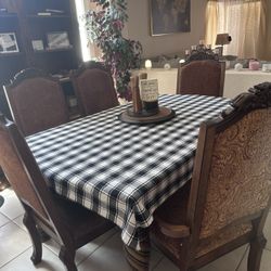 Beautiful dinning table with Hutch 