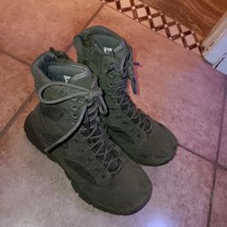 Reebok dauntless sale