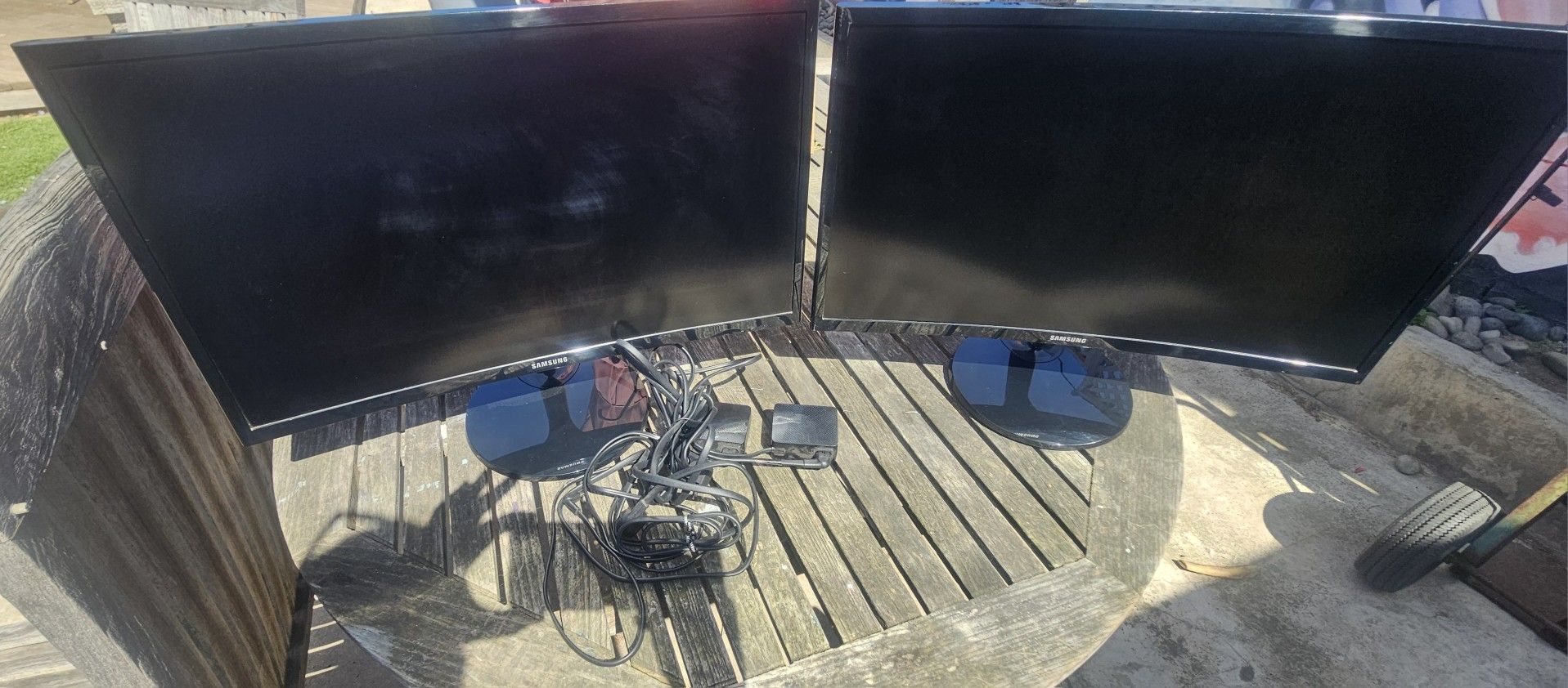 Samsung Dual Curved Monitor Setup 24"