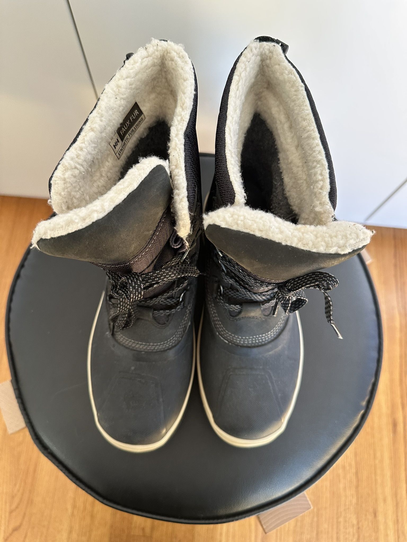 Helly Hansen winter boots women’s size 7