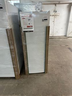Frigidaire FFUE0726AW Freezer