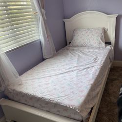 Mor Home elegance Meghan Twin Bed Wood 