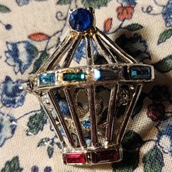 Lovely Moving Bird Brooche