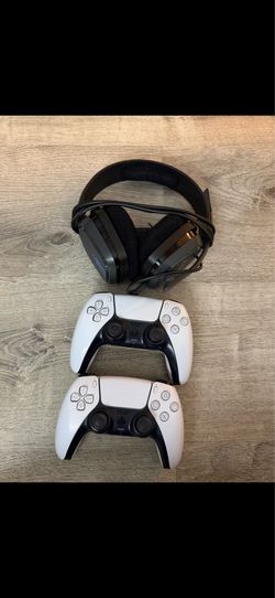 PS5 Multiplayer Bundle – 2 Controllers + Headset