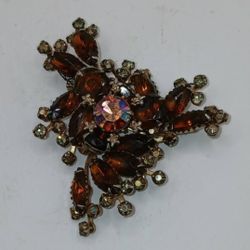 Vintage brown stone brooch





