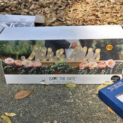 Light Up Mr And Mrs Sign