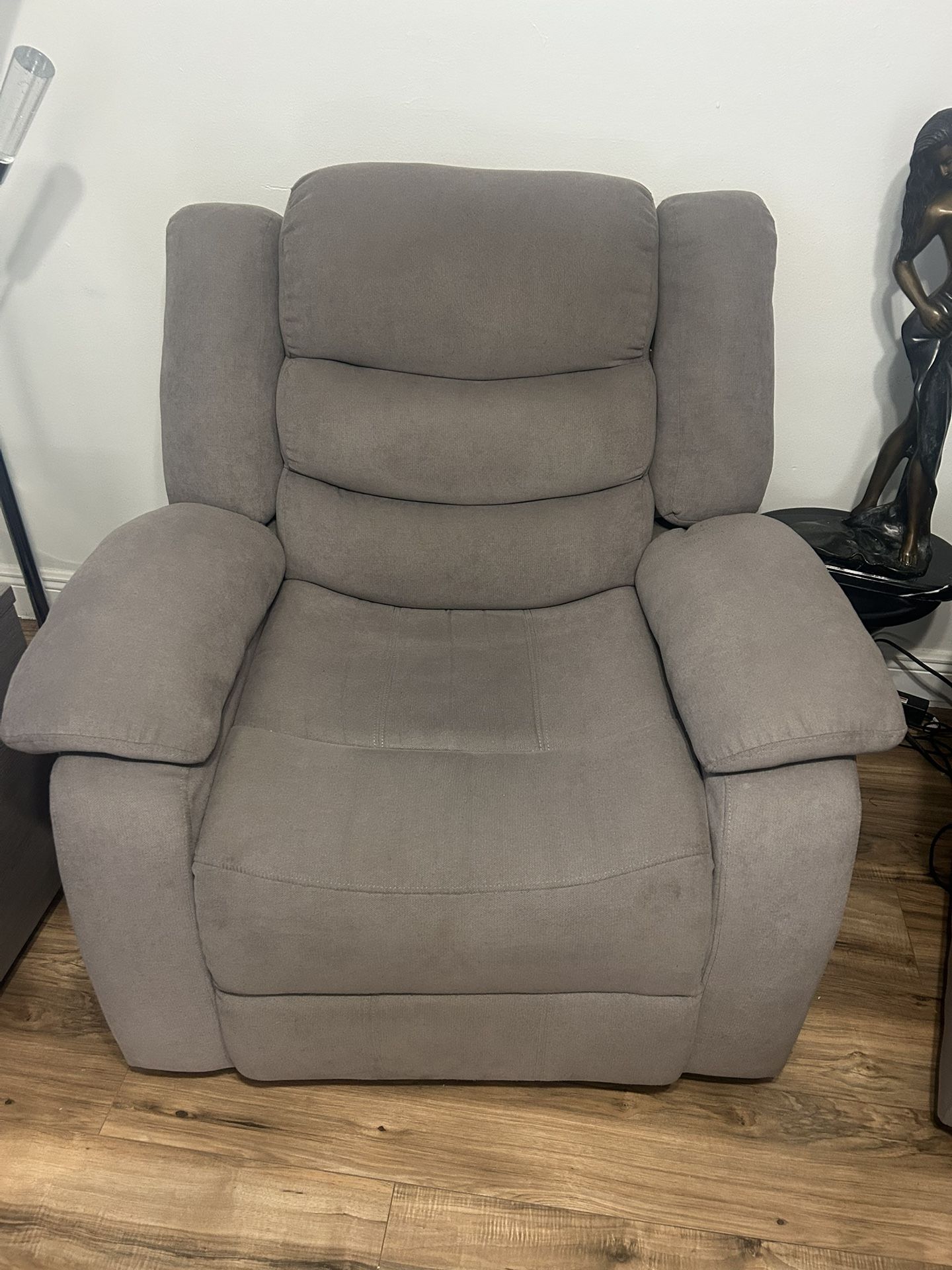 Electric recliners (2)