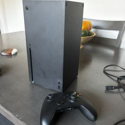 Xbox Series X with 1 controller and Battery charger
