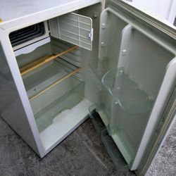 Medium Size Refrigerator And Freezer