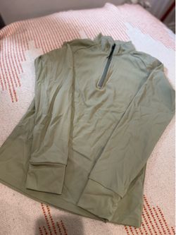 Sage Green Women’s XS Long Sleeve Pullover Activewear Top