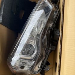 2022 4 Runner Right Side Headlight
