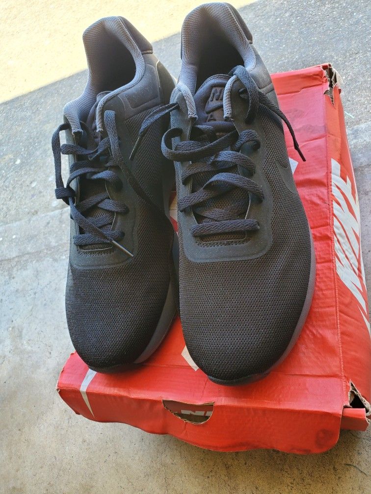 Nike - Tanjun Men's Black Running Shoes Size 11