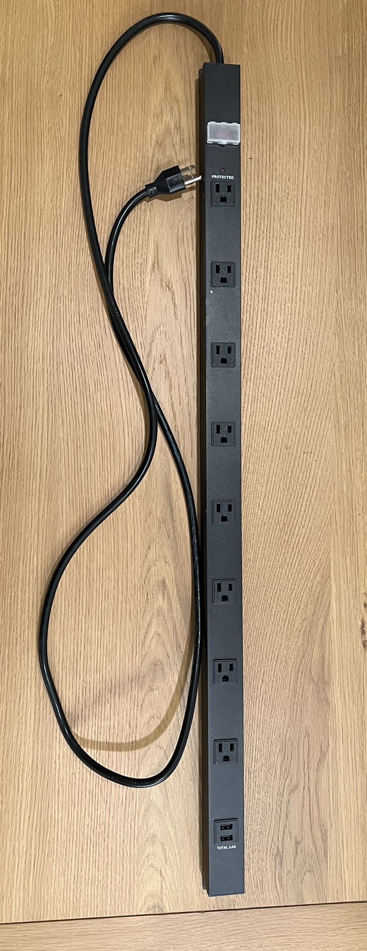 Insignia - 8-Outlet/2-USB Surge Protector - Black