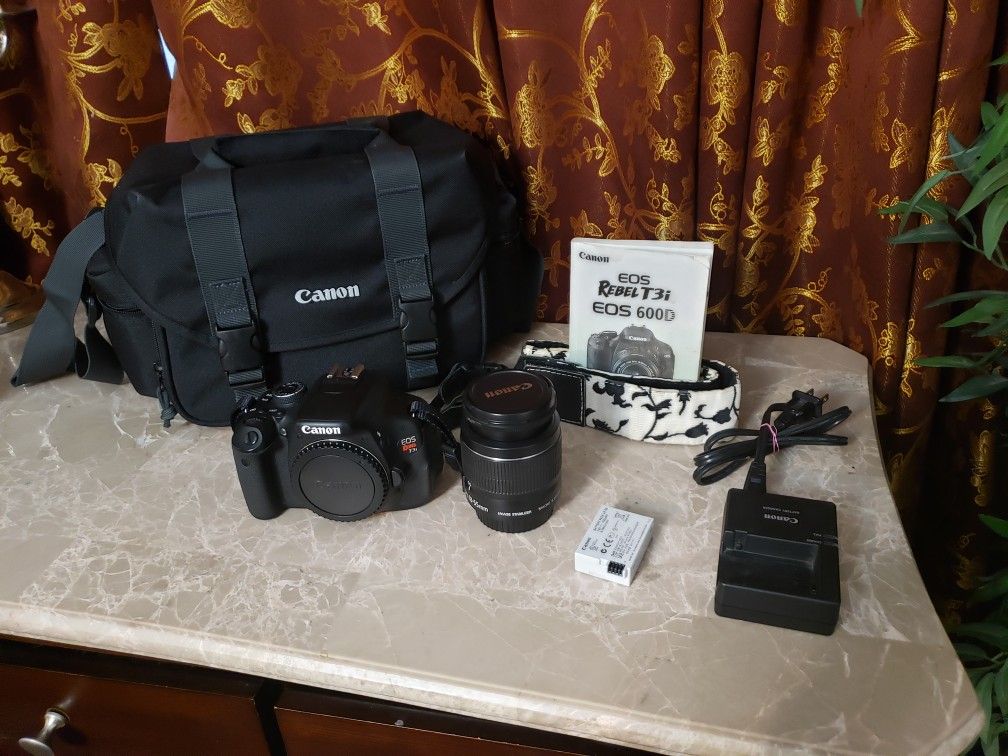 Canon T3i w/18-55mm IS Lens, Genuine Leather bag +