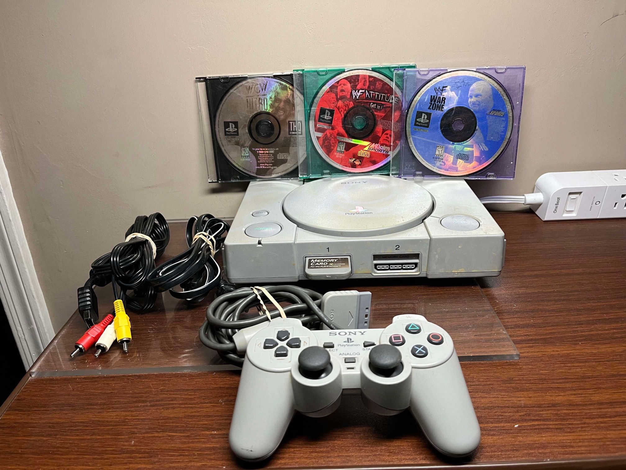 Sony PlayStation 1 model SCPH-5501 Console w/ 1 OEM Controller & Cables & 3 Video Games