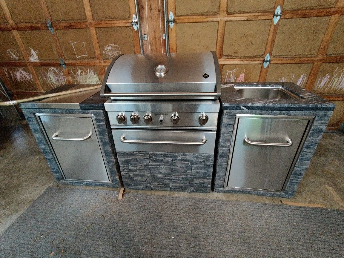 Member's Mark 78 4-Burner Rustic Ledge Island Grill