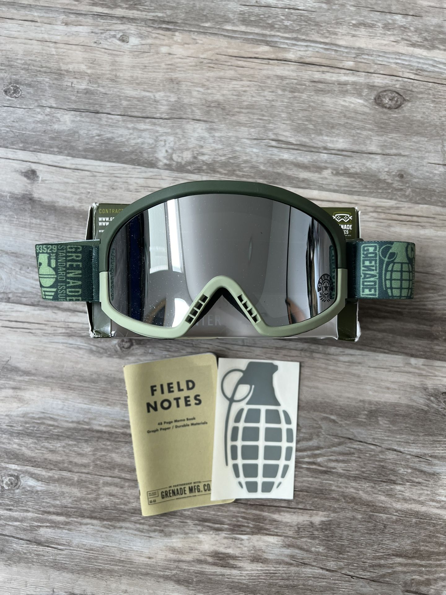 Grenade Gloves Snowboard Danny Kass Pro 2 Snowboarding Goggles