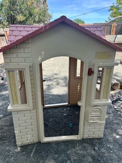 Kids play house