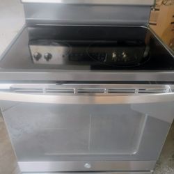 G E Electric Range. Stainless Steel 