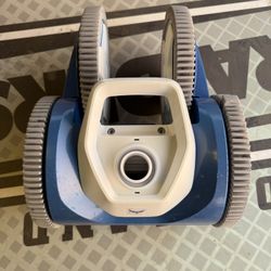 Hayward Phoenix Suction 4-Wheel Drive Pool Cleaner PES42CSTX