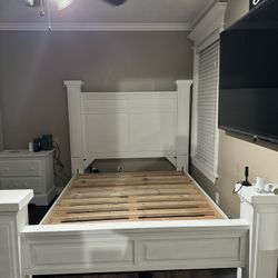 WHITE QUEEN SIZE BEDROOM SET $600