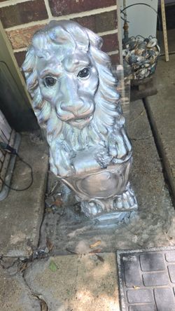Old Heavy concrete lion with or with out black eyes :)