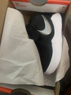 Team Hustle Shoe D9