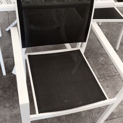 4 Table Chairs