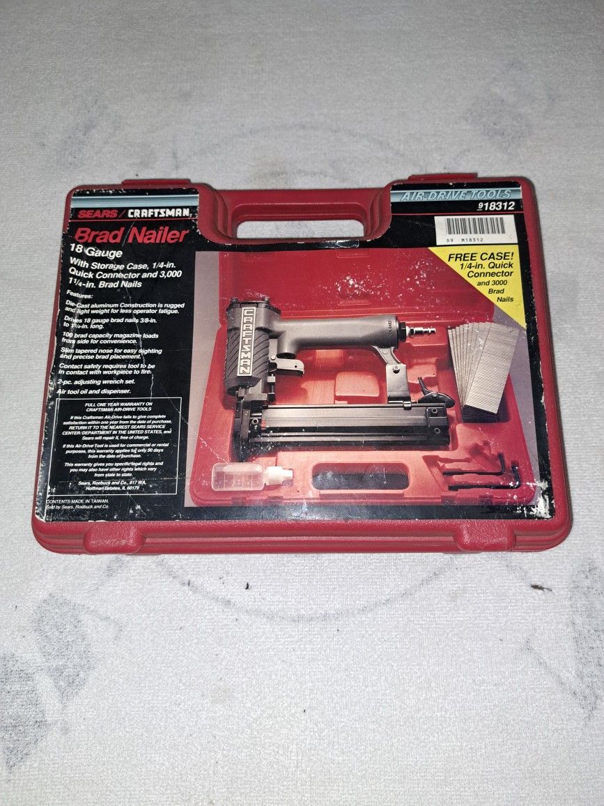 18 Gauge Sears Craftsman Pneumatic Brad Nailer With Storage Case And Box Of Brad Nails
