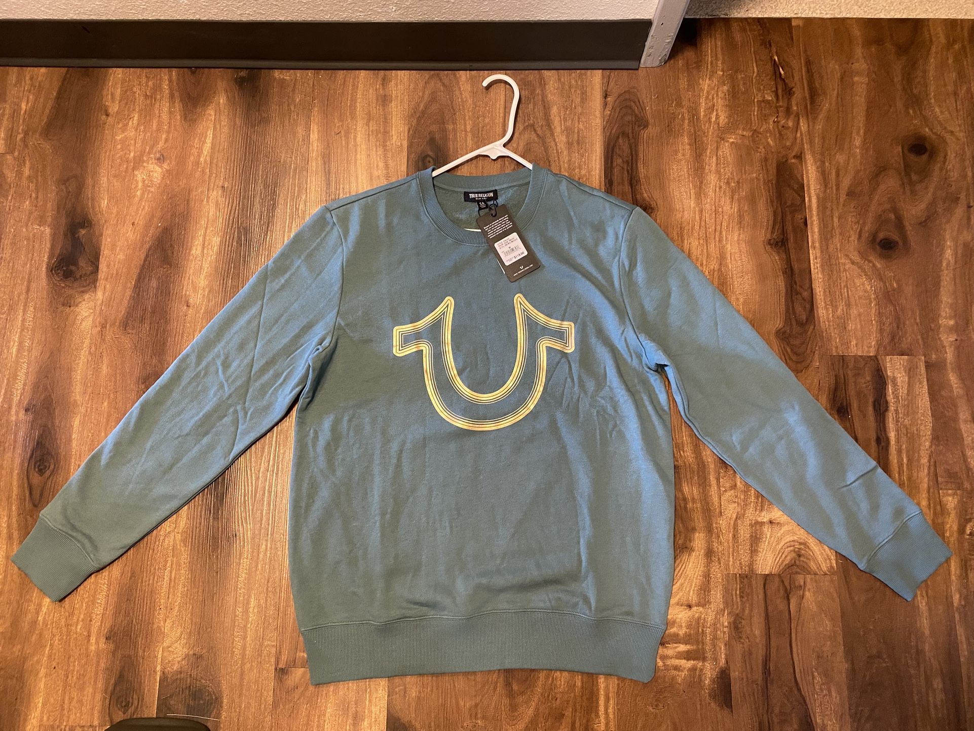 Brand New  Men’s True Religion brand Sage Green Crewneck Sweater Up For Sale 