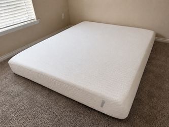 King size Mattress Tuft and Needle! – Like New / Guest Room