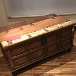 Vintage trunk. Can be use as coffee table.