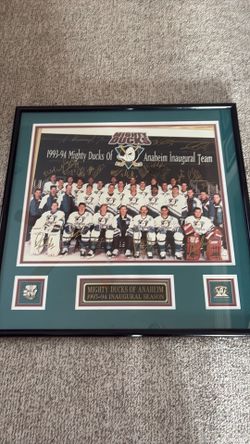 *Rare 1993-94 Signed frame photo of 1993-94 Mighty Ducks of Anaheim*