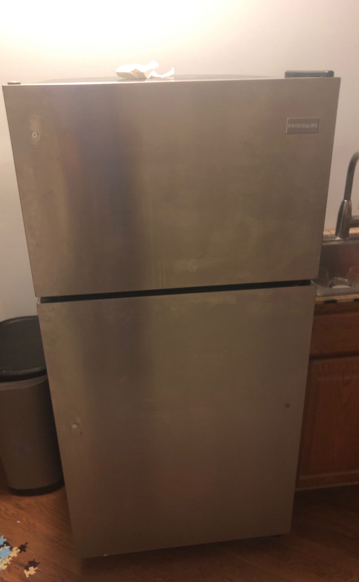 Frigidaire 28” Refrigerator
