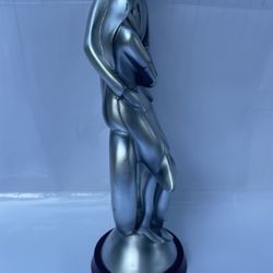 Statue Man And Woman