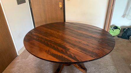 Beautiful real wood table 5ft diameter