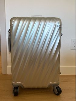 Brand new authentic Tumi 19 Degree Aluminum Carry on