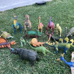 Lot of   19  vintage  1980’s  dinosaurs