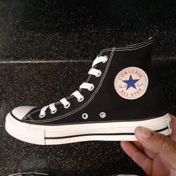 Converse womens 7.5 Like new 