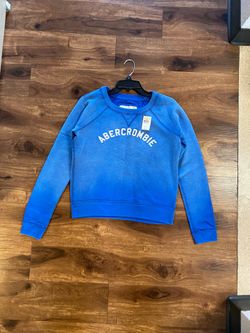 Brand New Woman’s Abercrombie & Fitch brand Blue Crewneck Sweater Up For Sale